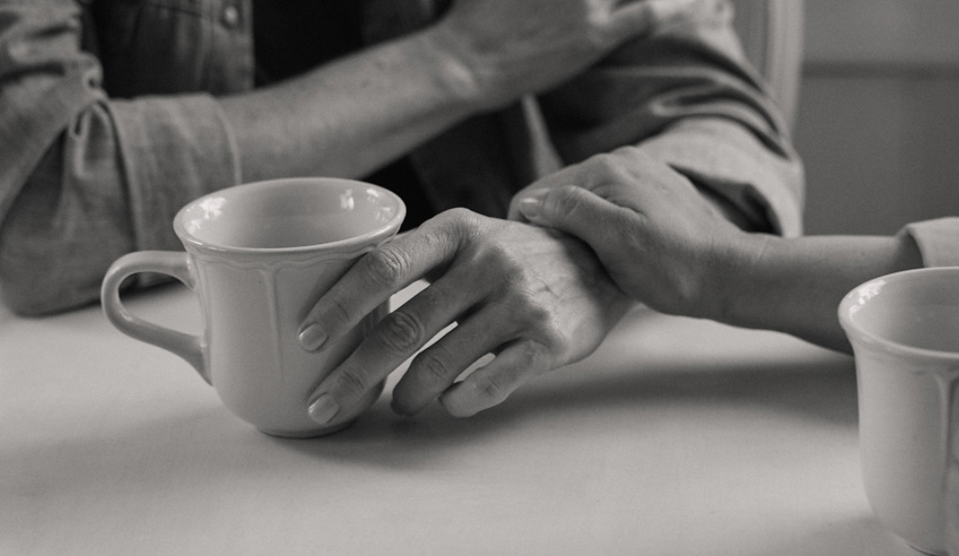 Man and woman drinking coffee
